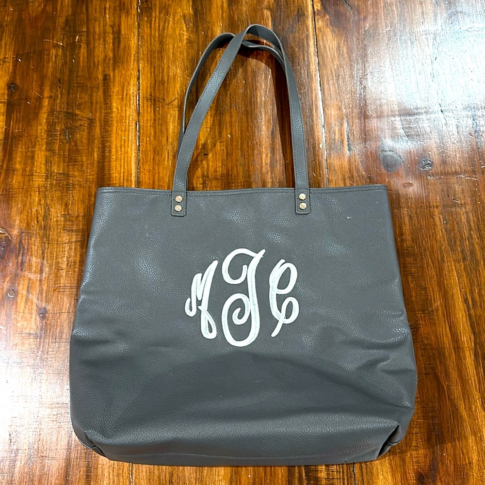 Thirty-One Jewell Grey Purse with MTC initials Cell Phone Pocket